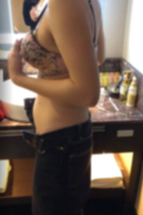夢見る巨乳ダンサーは彼氏がいるにも関わらず、他の肉棒を頼り夢追いかける。爆乳が邪魔して踊れないといいつつもベッドの上では乳が躍る。