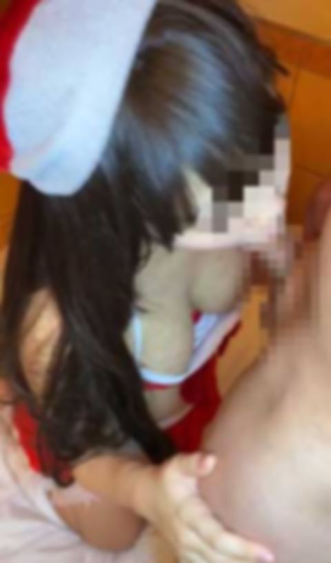*のようなサンタさんが僕の肉棒を舐めてくれました。我慢できず素敵なサンタの巨乳にぶっかけちゃいました。