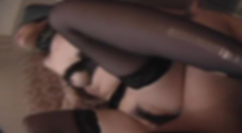 【潮吹き調教】【爆乳Fカップ】ハメ撮り大好きな美人妻(37)の初めての●束プレイ！手枷●束からの指責めでマン汁が溢れ出 ておかしくなるほど発狂！！
