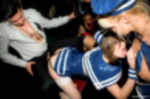 日本人ヤクザが金髪熟女やコスプレ爆乳ギャルと団体乱交！生ハメぶち込み感じまくりの衝撃浮気映像を入手！