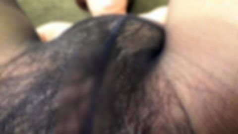 【ド変態オナニー】＜某LCC社グランドスタッフ妻から紹介→**友地方在住の爆乳妻＞黒スト直穿きローションで肉びらマン毛透け透け！指ズボ潮吹きでイキまくり！！ＦullHD高画質付き