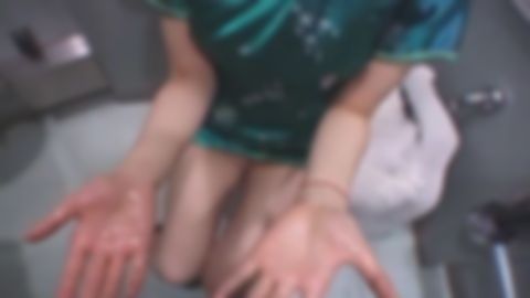 〈激レア入手〉アイドル系爆乳ハーフ*！おこずかい欲しさにファミレス店内露出＆多目的トイレで手コキフェラ！マジヤバ！