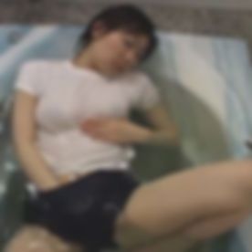 【濡れ濡れオナニー】＜爆乳**顔*＞飲み会サークルで知り合ったボインボインちゃんが濡れ透けるオマンコ＆オッパイを撮らせてくれた！ノリでブルマ体操着着衣びしょ濡れオナしちゃいました！！