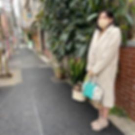 ［前編］Hカップ爆乳人妻。旦那の経営していたフランス料理店がコロナの影響で閉店。借金の返済のために脱ぐことになった人妻に人前でオナニーさせおもちゃ攻めで、理性を崩壊さ
