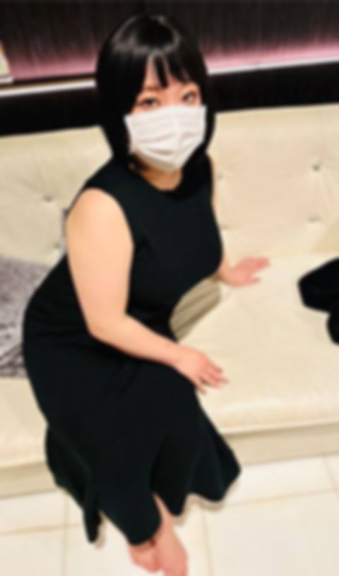 爆乳Kカップの爆乳新婚若**子無し、現在もまだオッパイはパッツパツのハリがあり、ムッチリなエロい身体で借金返済の為頑張って身体を動かす。