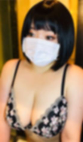 爆乳Kカップの爆乳新婚若**子無し、現在もまだオッパイはパッツパツのハリがあり、ムッチリなエロい身体で借金返済の為頑張って身体を動かす。