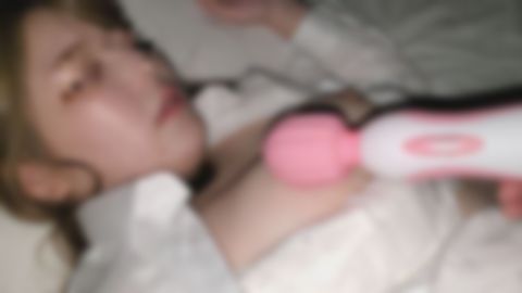 爆乳ギャル、雑居ビルで露出、住人に見られホテルで出し