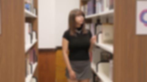 7/23まで半額！！【無修正】静まり返った館内で脱がされ丸裸!  恥ずかしすぎる快感でオマ○コからは濃厚な愛液が…拒みきれず肉棒をブチ込まれ中出しされた＞＜