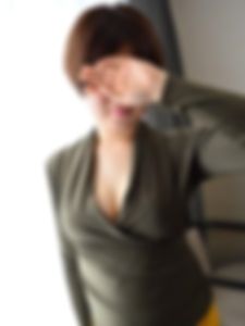 初心なFカップ娘を潮吹かせガンガン突く！