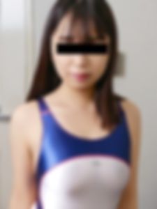 巨乳むすめに競泳水着！ ~憧れの尻布パチン~